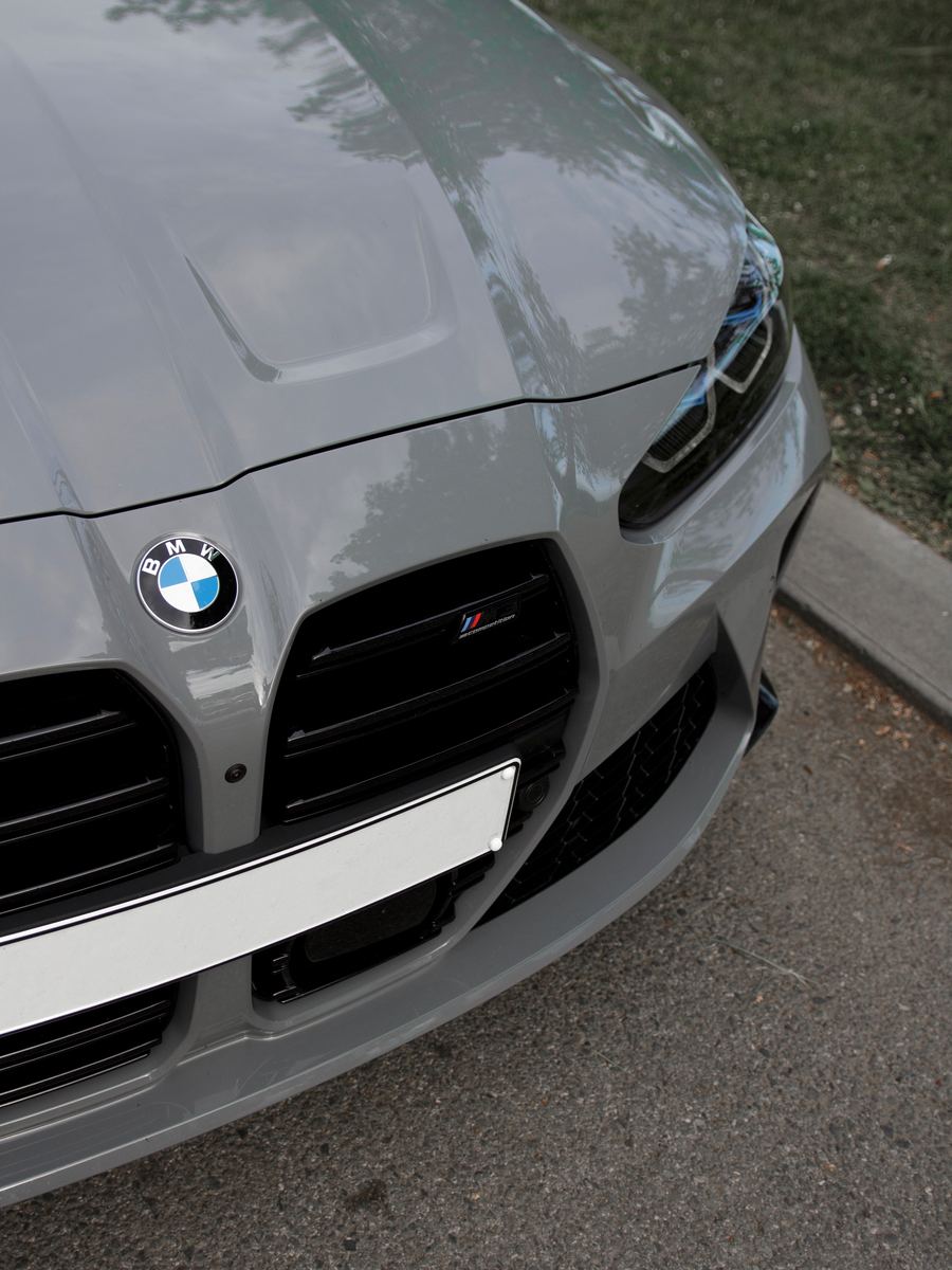 Предница на сиво BMW M3